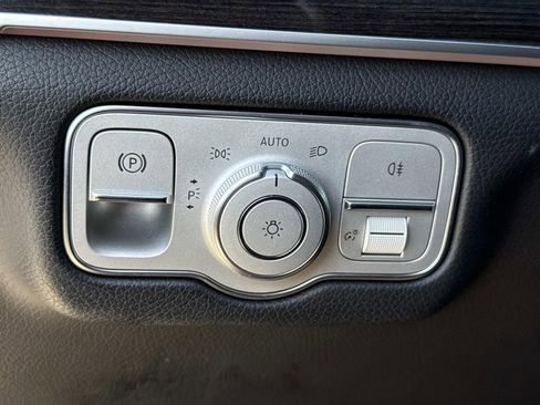 Used 2023 Mercedes-Benz GLS 450 4MATIC image 38