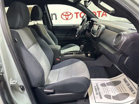Used 2023 Toyota Tacoma TRD Off-Road image 12