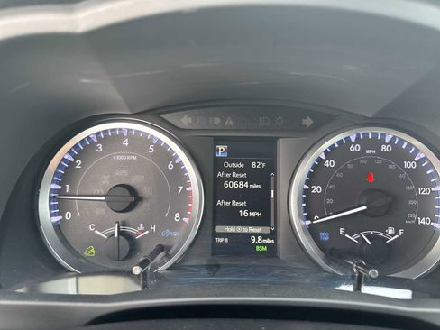 Used 2019 Toyota Highlander Plus AWD/4WD image 14