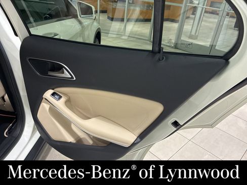 Used 2016 Mercedes-Benz GLA 250 4MATIC image 17