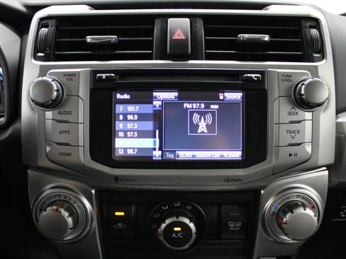 Used 2015 Toyota 4Runner SR5 AWD/4WD image 10