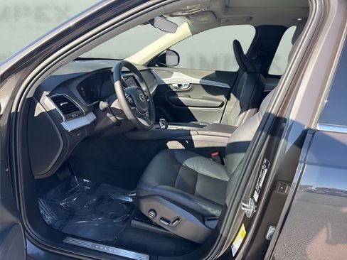 Used 2024 Volvo XC90 B5 Core image 9