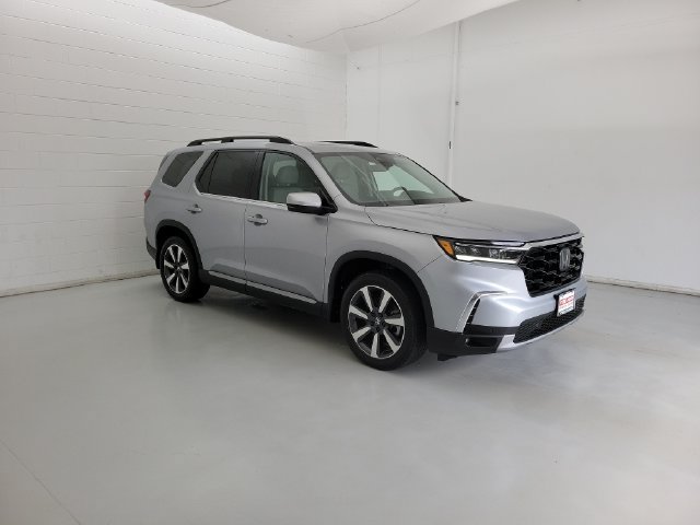 Used 2024 Honda Pilot Touring image 3