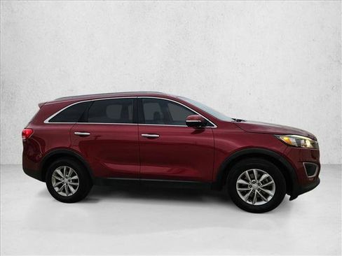 Used 2018 Kia Sorento LX image 4