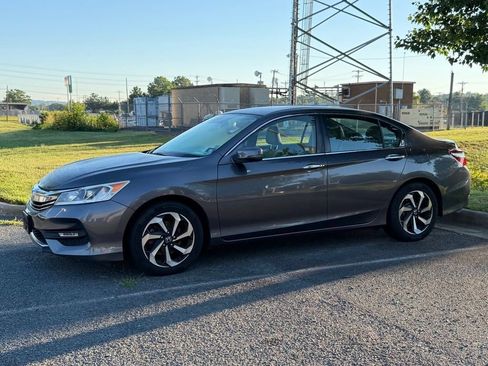 Used 2017 Honda Accord EX-L image 2
