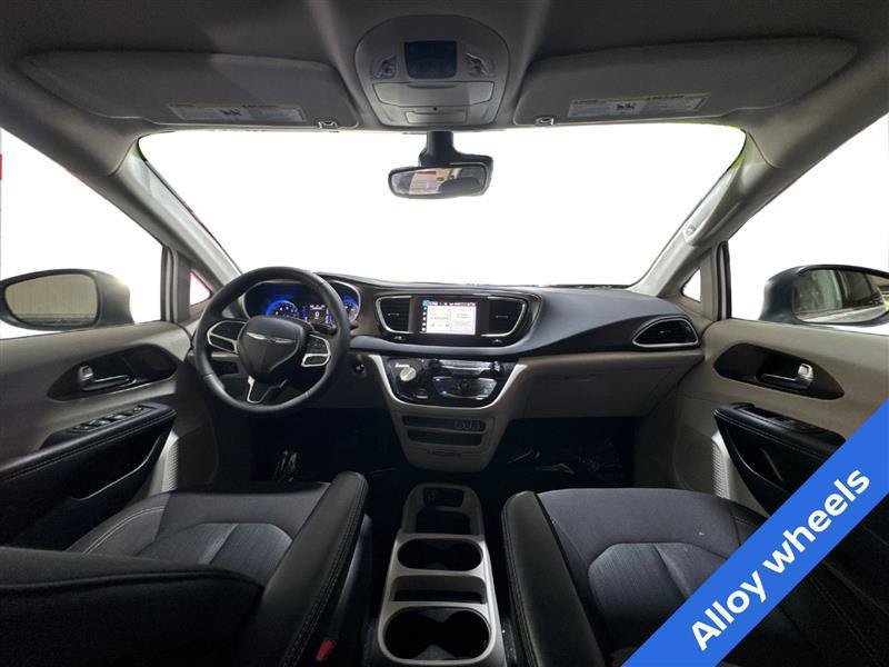 Used 2023 Chrysler Voyager LX FWD image 14