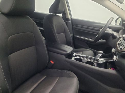 Used 2024 Nissan Altima 2.5 SV image 21