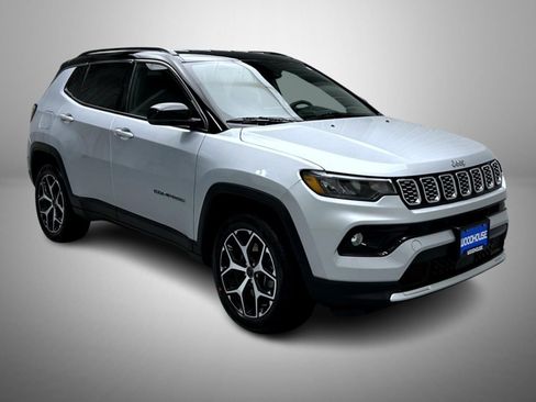 Used 2025 Jeep Compass Limited AWD/4WD image 3