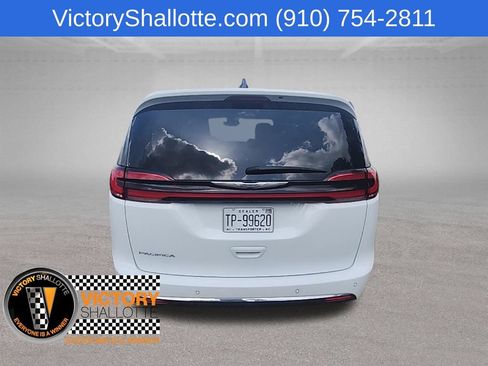Certified 2023 Chrysler Pacifica Touring-L FWD image 33
