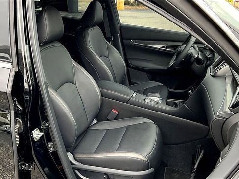 Certified 2025 INFINITI QX50 Luxe image 12