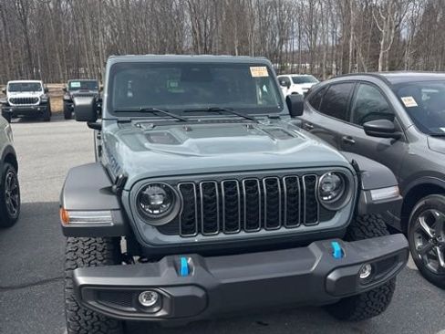 Used 2025 Jeep Wrangler Unlimited Rubicon 4xe image 3