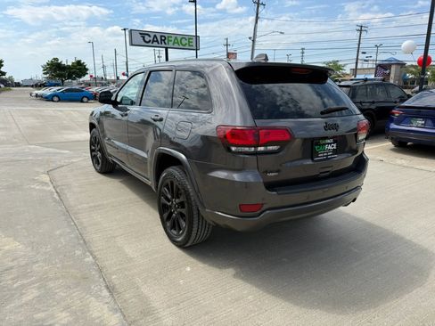 Used 2019 Jeep Grand Cherokee Altitude AWD/4WD image 9