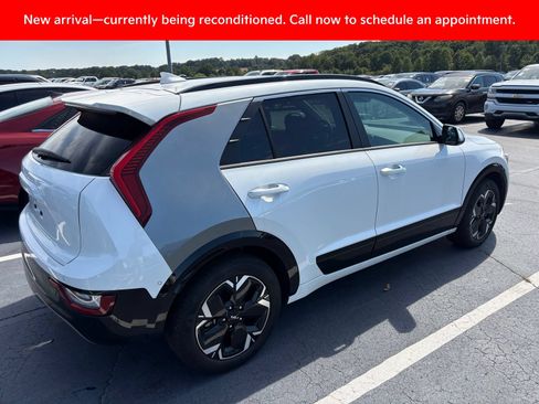 Certified 2023 Kia Niro Wave FWD image 4