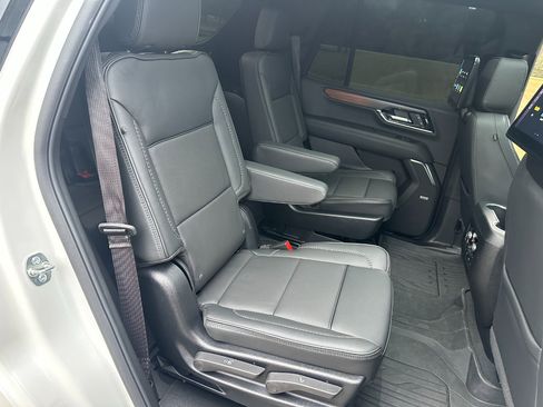 Used 2025 GMC Yukon Denali w/ Denali Reserve Package image 28