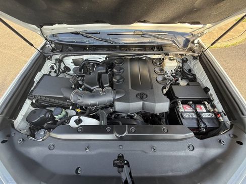 Used 2018 Toyota 4Runner SR5 image 22