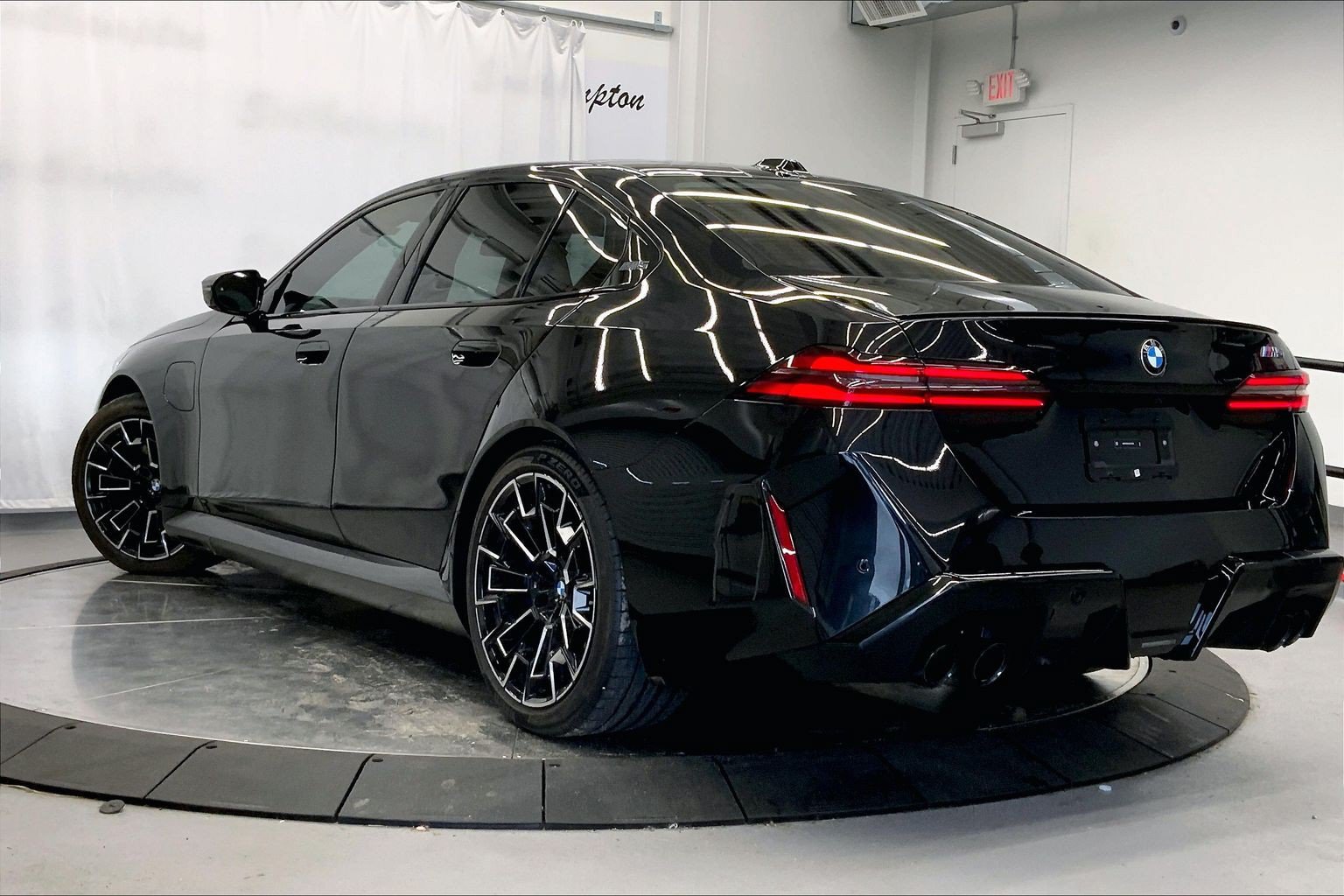 Used 2025 BMW M5 w/ Executive Package AWD/4WD image 3