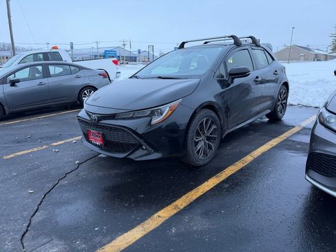 Used 2019 Toyota Corolla Hatchback image 3