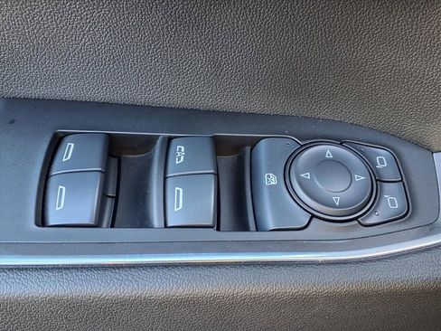 Used 2025 Chevrolet Silverado 1500 LT image 12