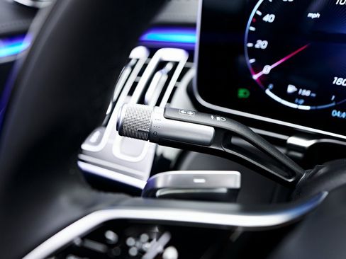 Used 2025 Mercedes-Benz Maybach S 580 4MATIC image 75