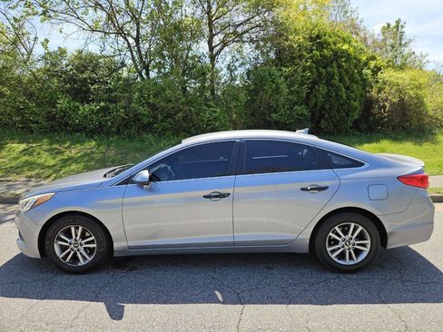 Used 2016 Hyundai Sonata SE image 2