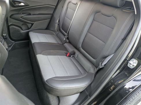 Used 2025 Chevrolet Trax LT w/ LT Convenience Package image 25