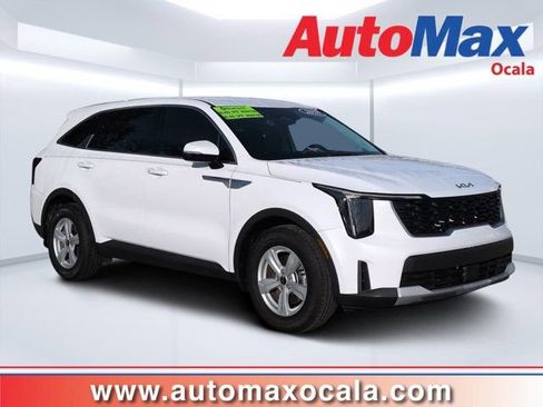 Used 2025 Kia Sorento LX FWD image 1