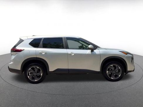 Used 2025 Nissan Rogue SV FWD image 17