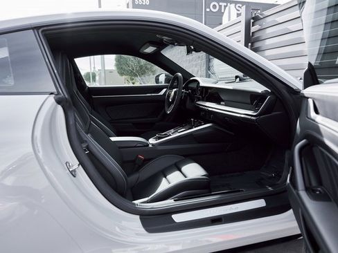 Used 2024 Porsche 911 Turbo image 23