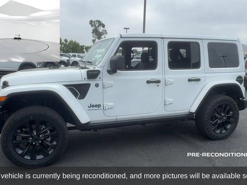 Used 2025 Jeep Wrangler Unlimited Sahara AWD/4WD image 2