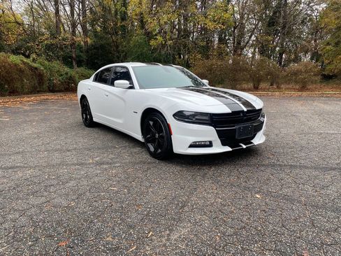 Used 2018 Dodge Charger R/T image 3
