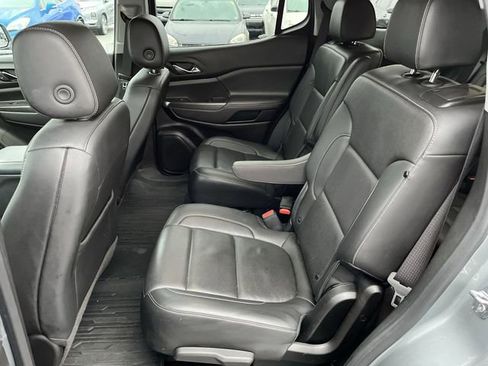 Used 2023 GMC Acadia SLT w/ Preferred Package image 26