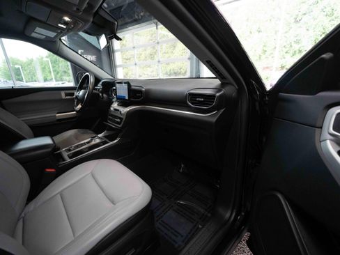 Used 2021 Ford Explorer XLT w/ Equipment Group 202A AWD/4WD image 26
