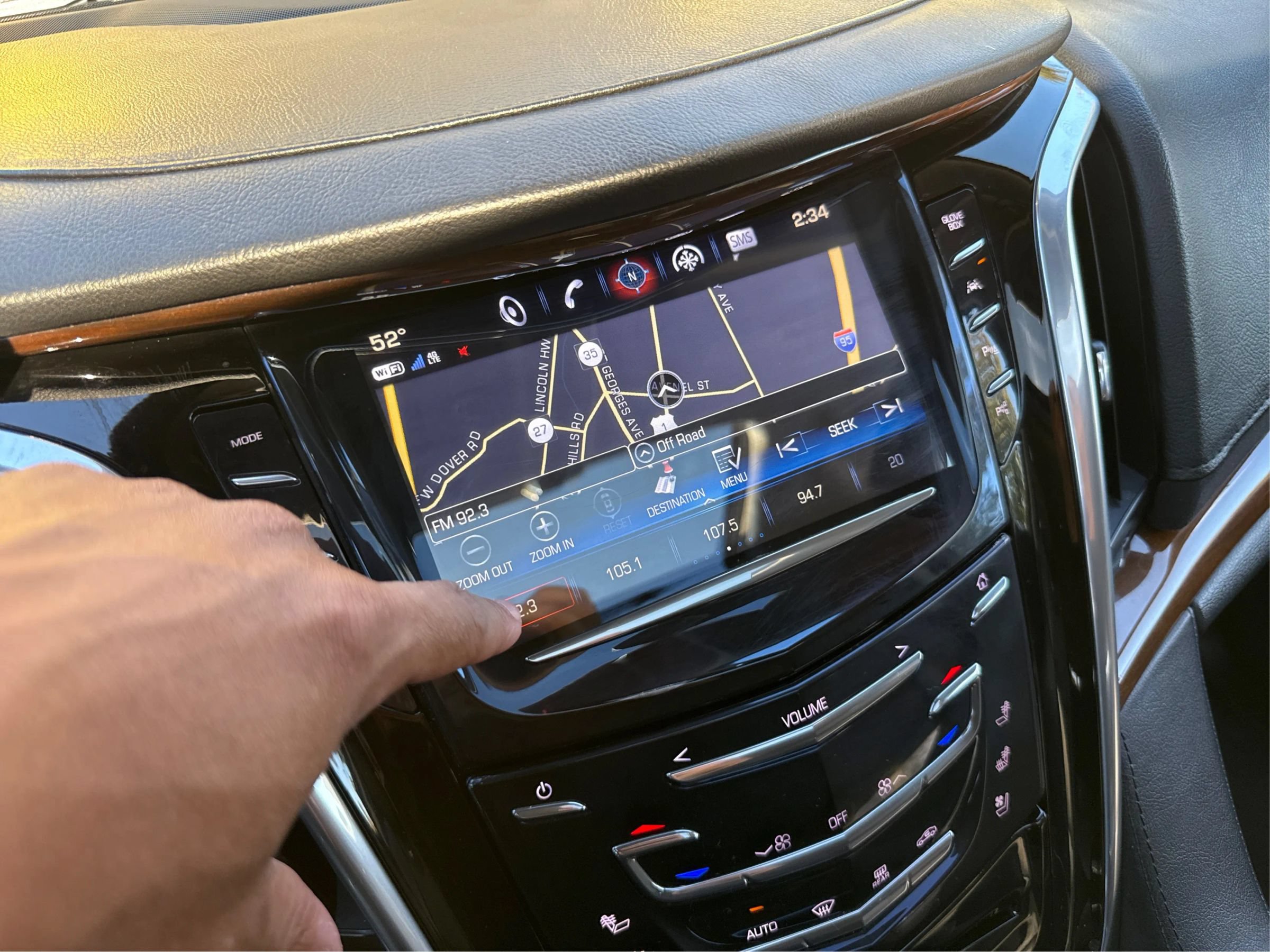 Used 2020 Cadillac Escalade ESV Luxury AWD/4WD image 43