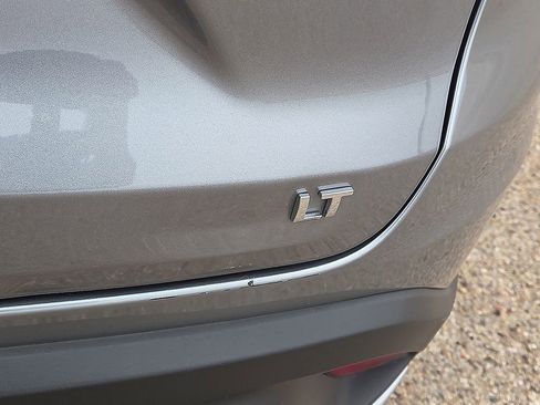 Used 2025 Chevrolet Trax LT w/ LT Convenience Package image 15