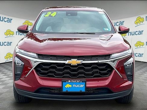 Used 2024 Chevrolet Trax LS w/ LS Convenience Package FWD image 2