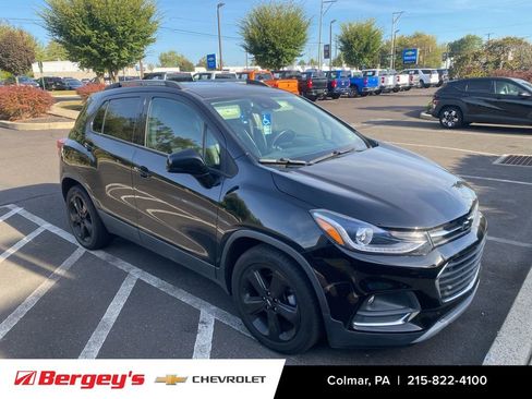 Used 2019 Chevrolet Trax Premier w/ Midnight Edition image 3