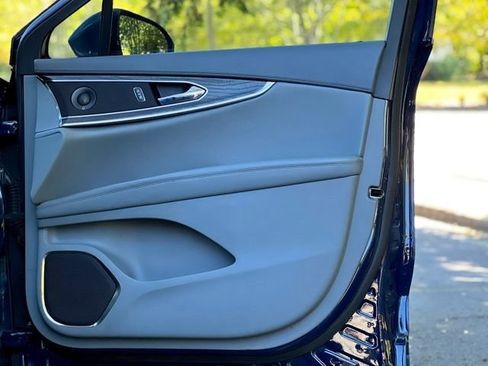 Used 2019 Lincoln Nautilus Reserve image 28