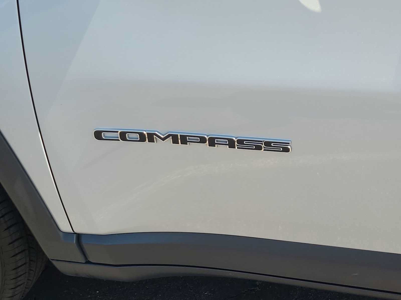 Used 2025 Jeep Compass Limited AWD/4WD image 15