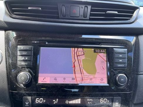 Used 2018 Nissan Rogue SV w/ Premium Package FWD image 14