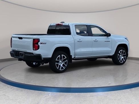 Used 2023 Chevrolet Colorado Z71 w/ Z71 Convenience Package 2 AWD/4WD image 5