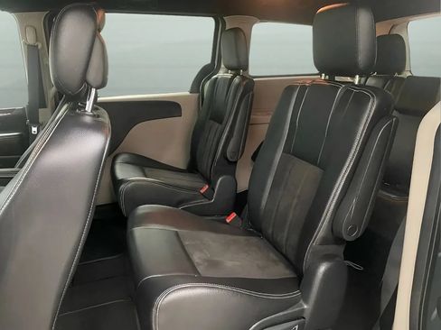 Used 2020 Dodge Grand Caravan SXT FWD image 11