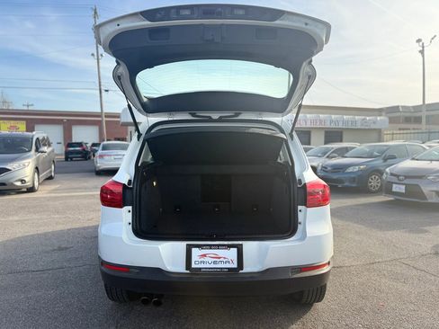 Used 2017 Volkswagen Tiguan S image 28