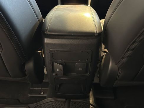 Certified 2022 Ford Explorer XLT w/ Equipment Group 202A AWD/4WD image 26