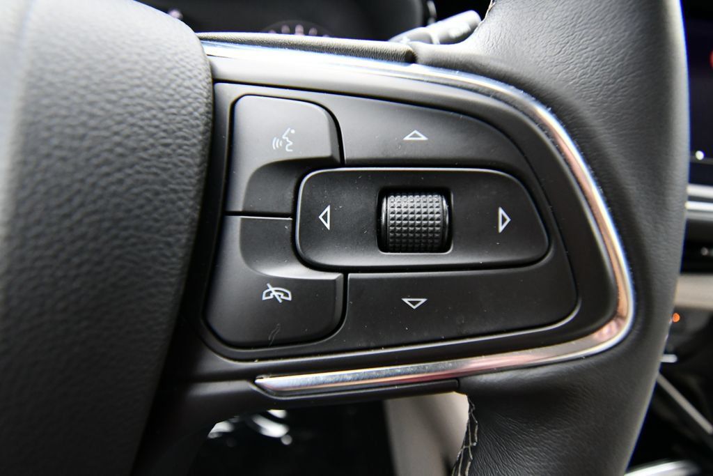 Used 2023 Buick Envision Preferred AWD/4WD image 23
