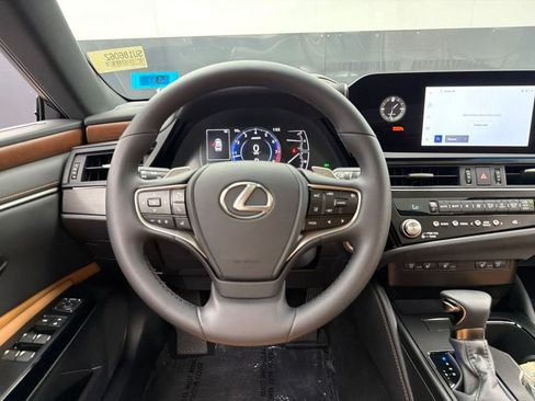 Used 2025 Lexus ES 350 w/ Premium Package FWD image 9
