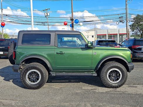 Certified 2022 Ford Bronco Outer Banks w/ Sasquatch Package AWD/4WD image 32