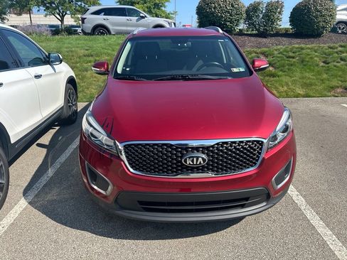 Used 2016 Kia Sorento AWD w/ LX Convenience Package image 2