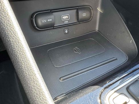 Used 2022 Kia Niro EX FWD image 34