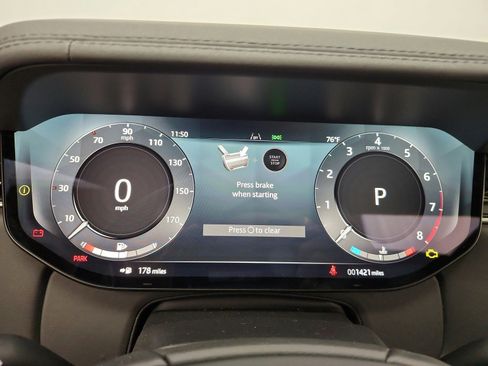 Used 2025 Land Rover Range Rover Long Wheelbase SE image 12