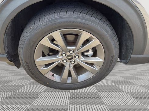 Used 2021 Ford Explorer XLT w/ Equipment Group 202A image 9